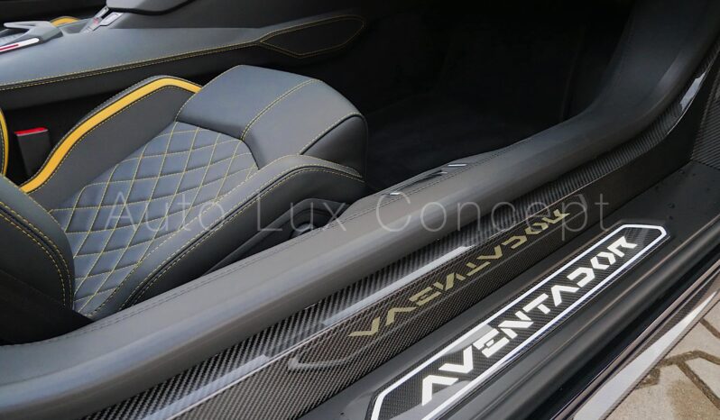 Lamborghini Aventador Roadster S full