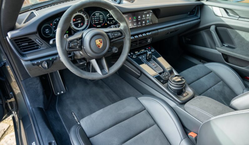 Porsche 911 (992) Carrera GTS full