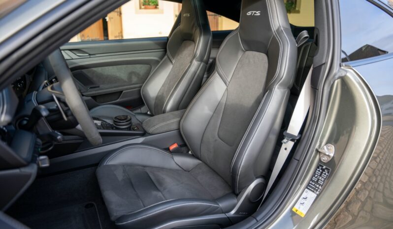 Porsche 911 (992) Carrera GTS full