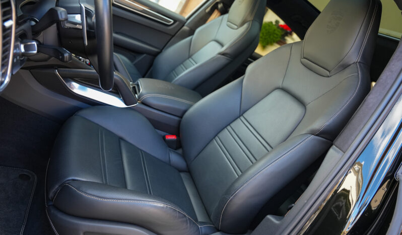 Porsche Cayenne Turbo Coupé full