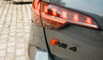Audi RS4 Avant TFSI Quattro full