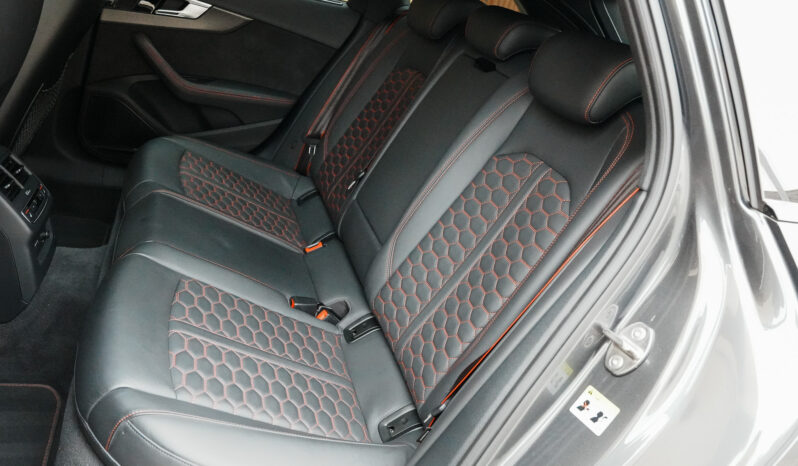 Audi RS4 Avant TFSI Quattro full