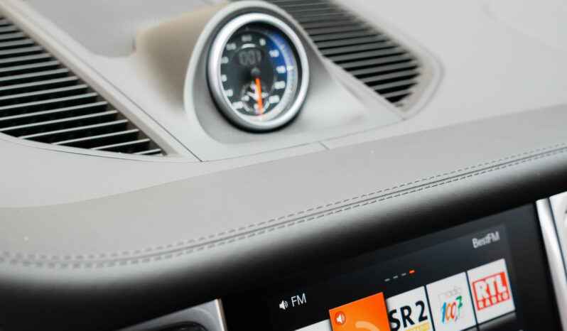 PORSCHE MACAN S full