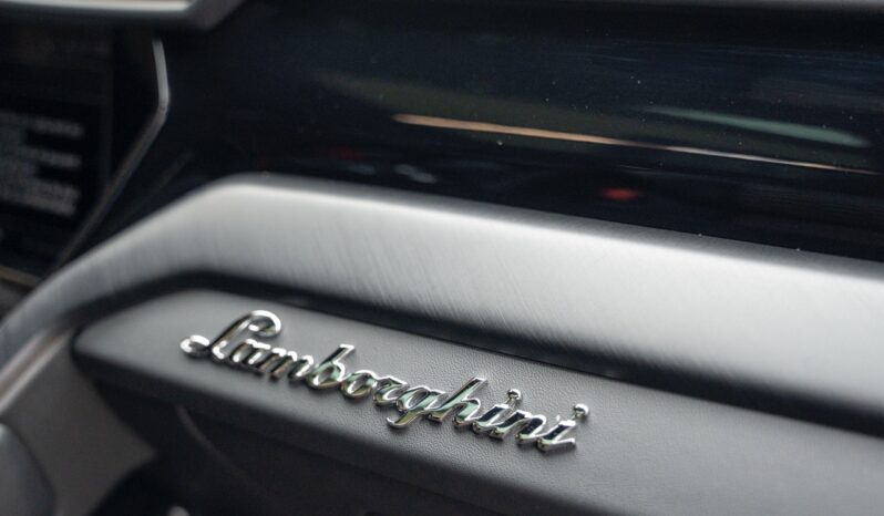 Lamborghini Urus full