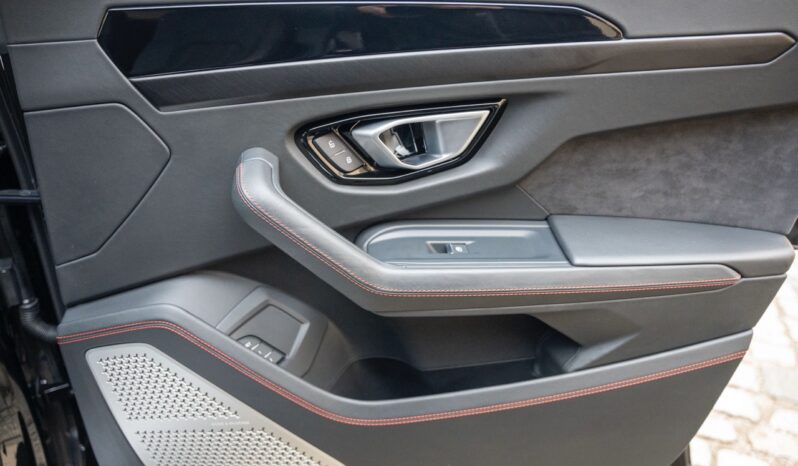 Lamborghini Urus full