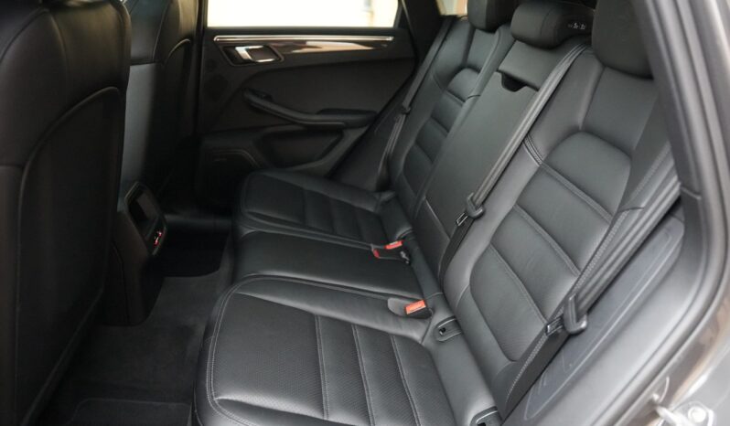 Porsche Macan Turbo full