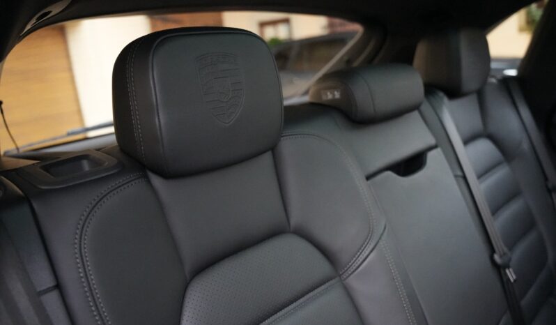 Porsche Macan Turbo full