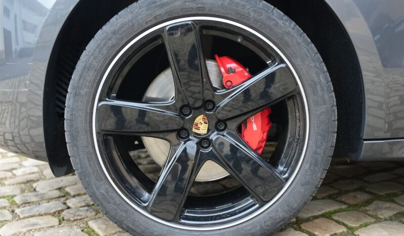 Porsche Macan Turbo full