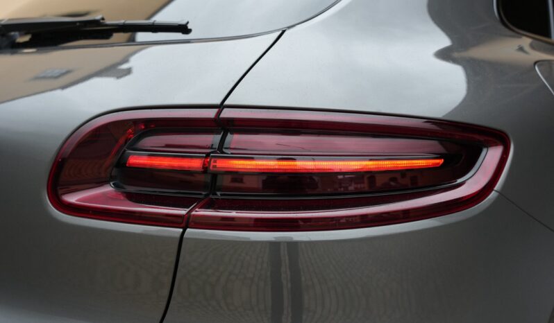 Porsche Macan Turbo full