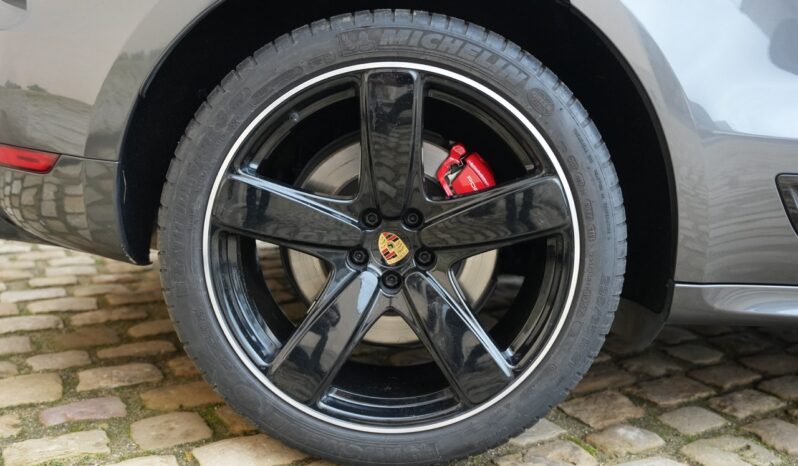 Porsche Macan Turbo full