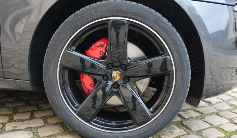 Porsche Macan Turbo full