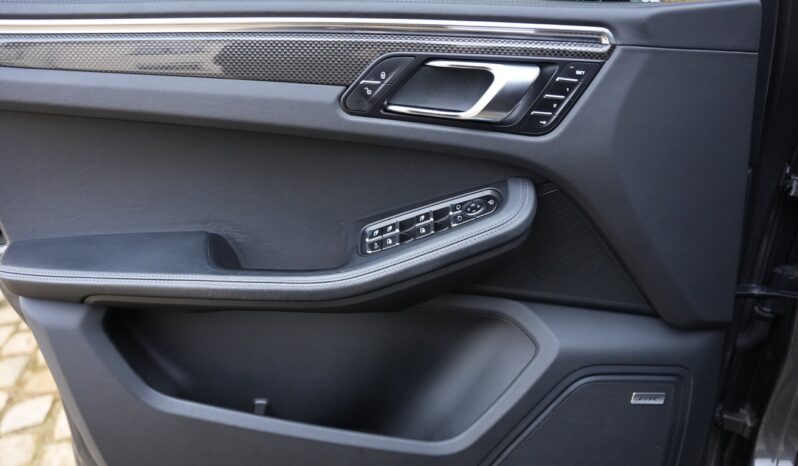 Porsche Macan Turbo full