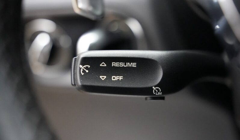 Porsche Macan Turbo full