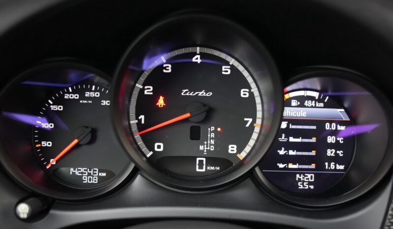 Porsche Macan Turbo full