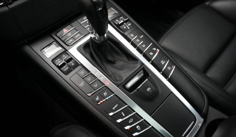 Porsche Macan Turbo full