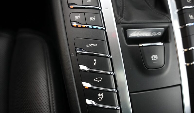 Porsche Macan Turbo full