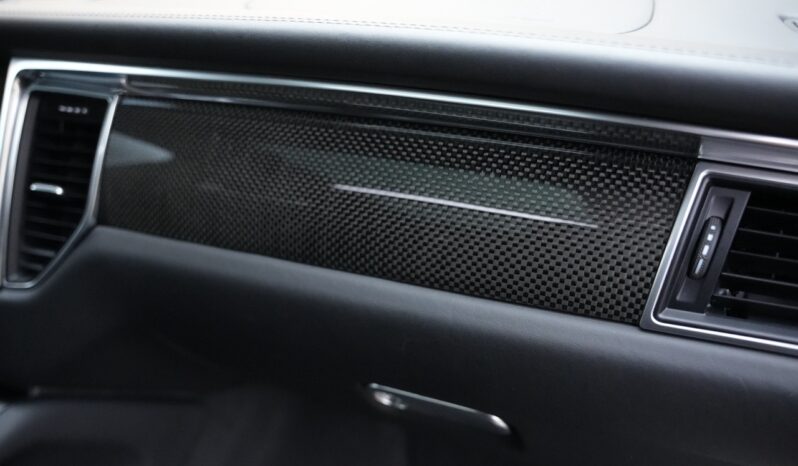 Porsche Macan Turbo full