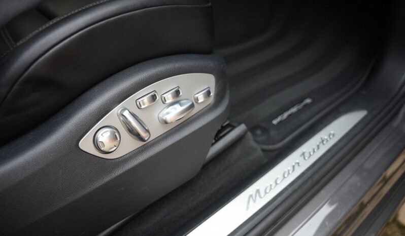 Porsche Macan Turbo full