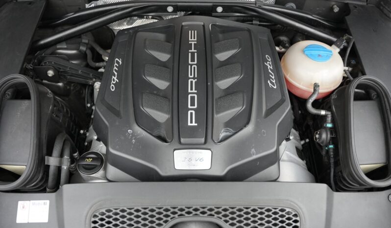 Porsche Macan Turbo full