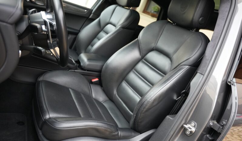 Porsche Macan Turbo full