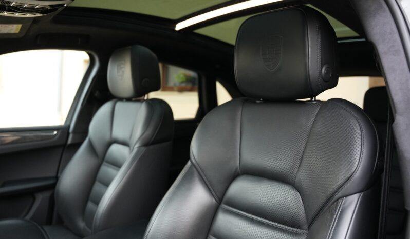 Porsche Macan Turbo full