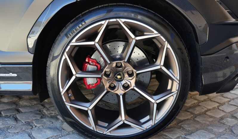 Lamborghini Urus Performante full