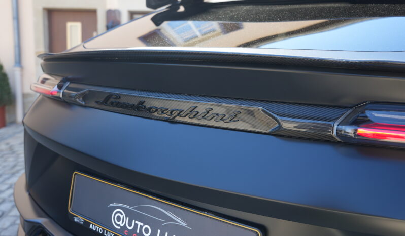 Lamborghini Urus Performante full