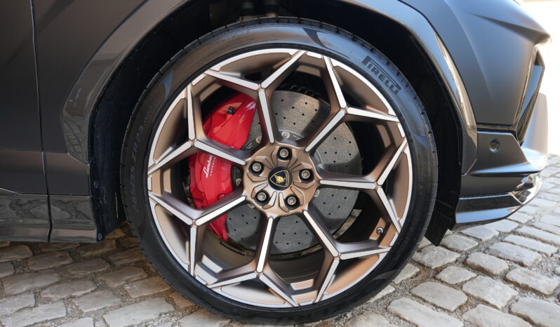 Lamborghini Urus Performante full