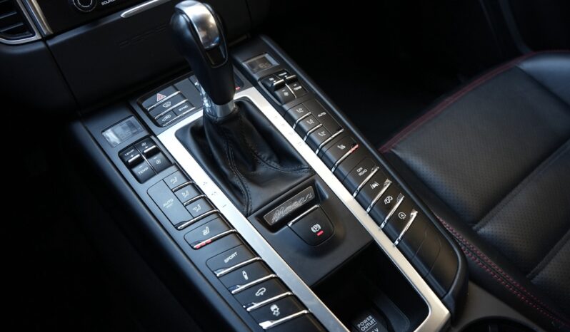 Porsche Macan GTS full