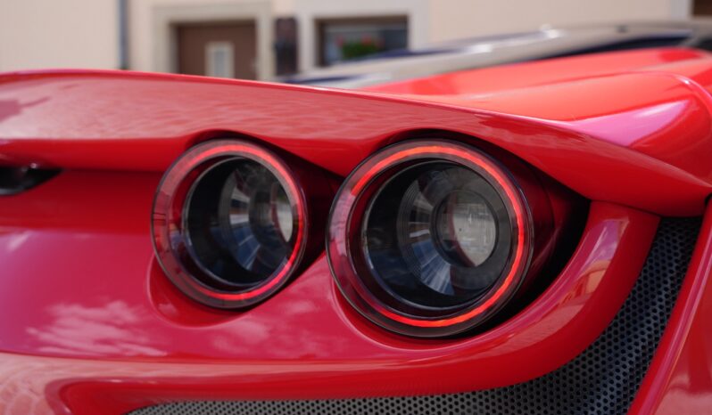 Ferrari F8 Tributo full