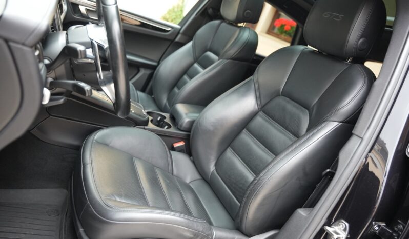 Porsche Macan GTS full