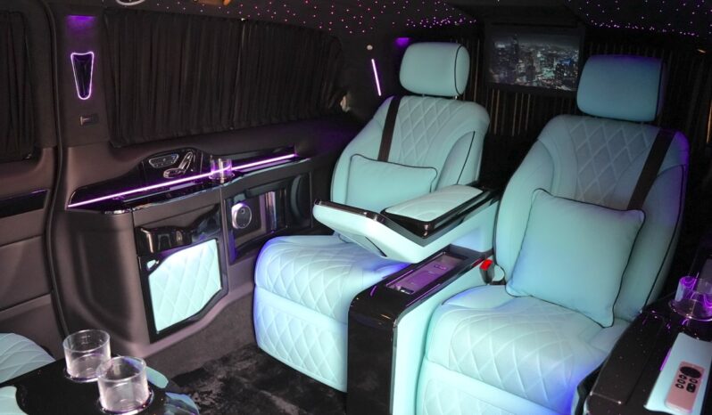 Mercedes-Benz V 300 d 4MATIC Extra Long AMG Line Rovelver VIP Van full